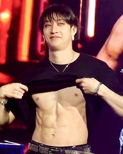 suho_jinyoung's tweet image. this genre of bang chan pics 🥴