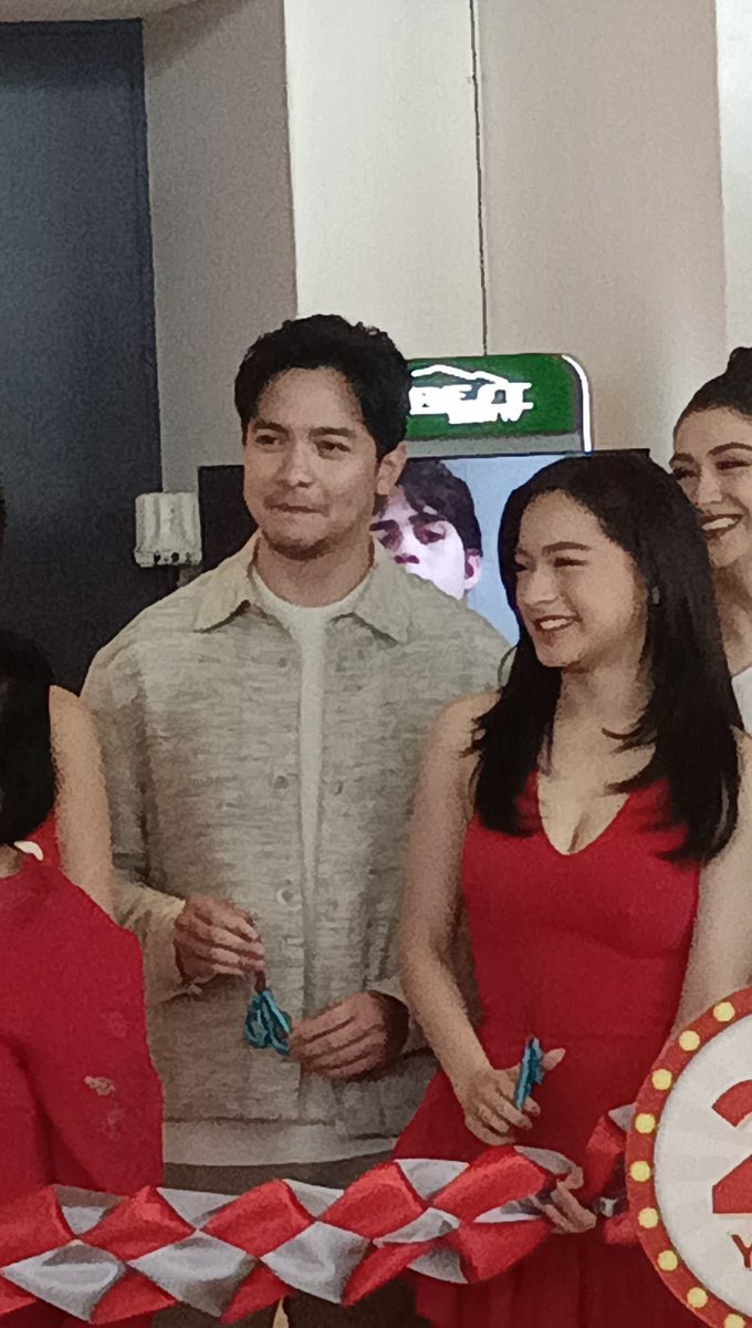 AldenTrendsOFC's tweet image. Here is ALDEN RICHARDS at Noel Bazaar happening now in World Trade Center 😍

Hello there, ALDEN 🫠🫠🫠

@aldenrichards02 
#ALDENRichards