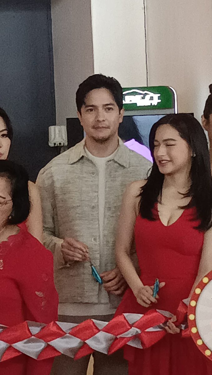 AldenTrendsOFC's tweet image. Here is ALDEN RICHARDS at Noel Bazaar happening now in World Trade Center 😍

Hello there, ALDEN 🫠🫠🫠

@aldenrichards02 
#ALDENRichards