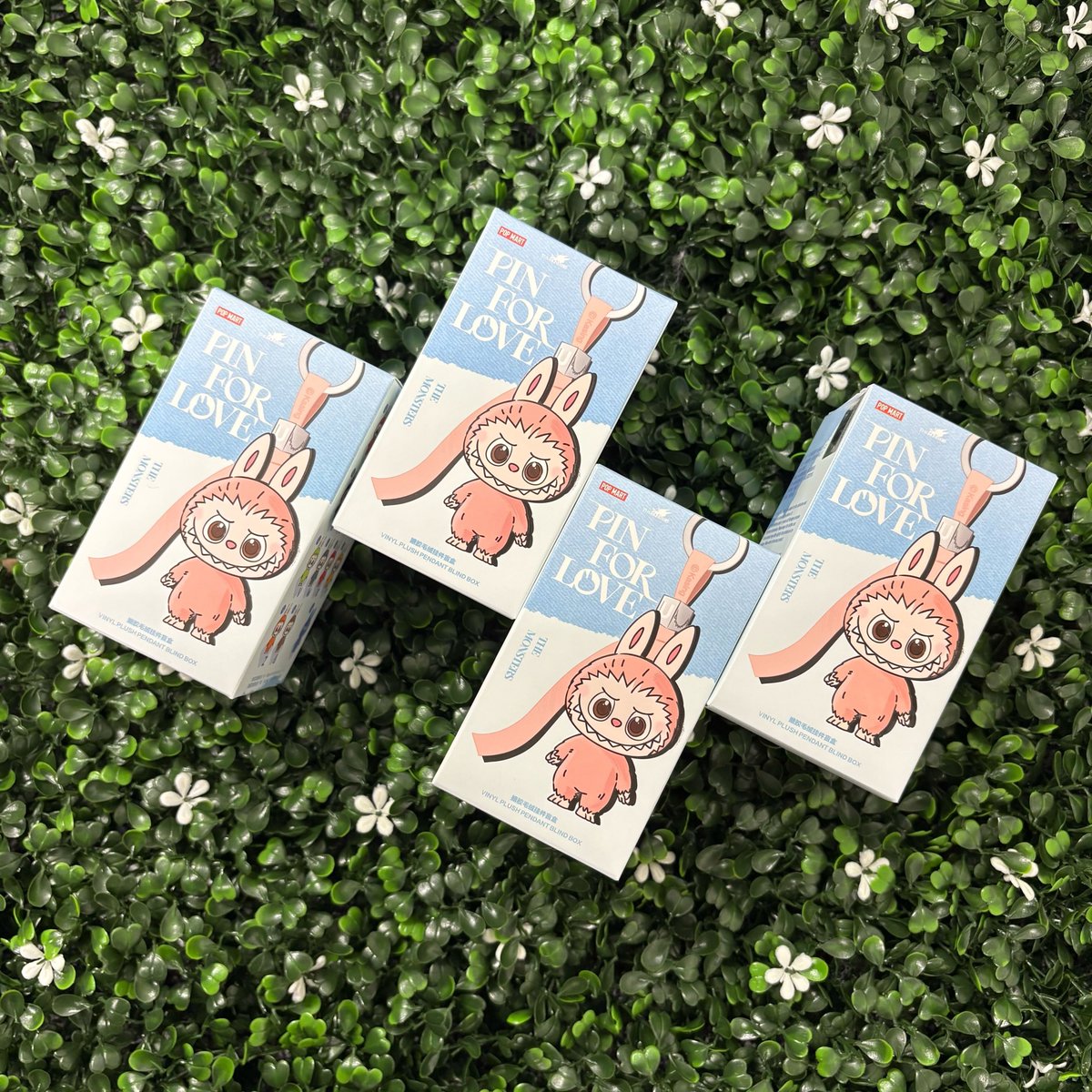 ラブブ　好きな方は見て下さい。 Dinner time❣️ 夜ご飯を食べにきたよ。 みんなだいすきlabubu発見💡