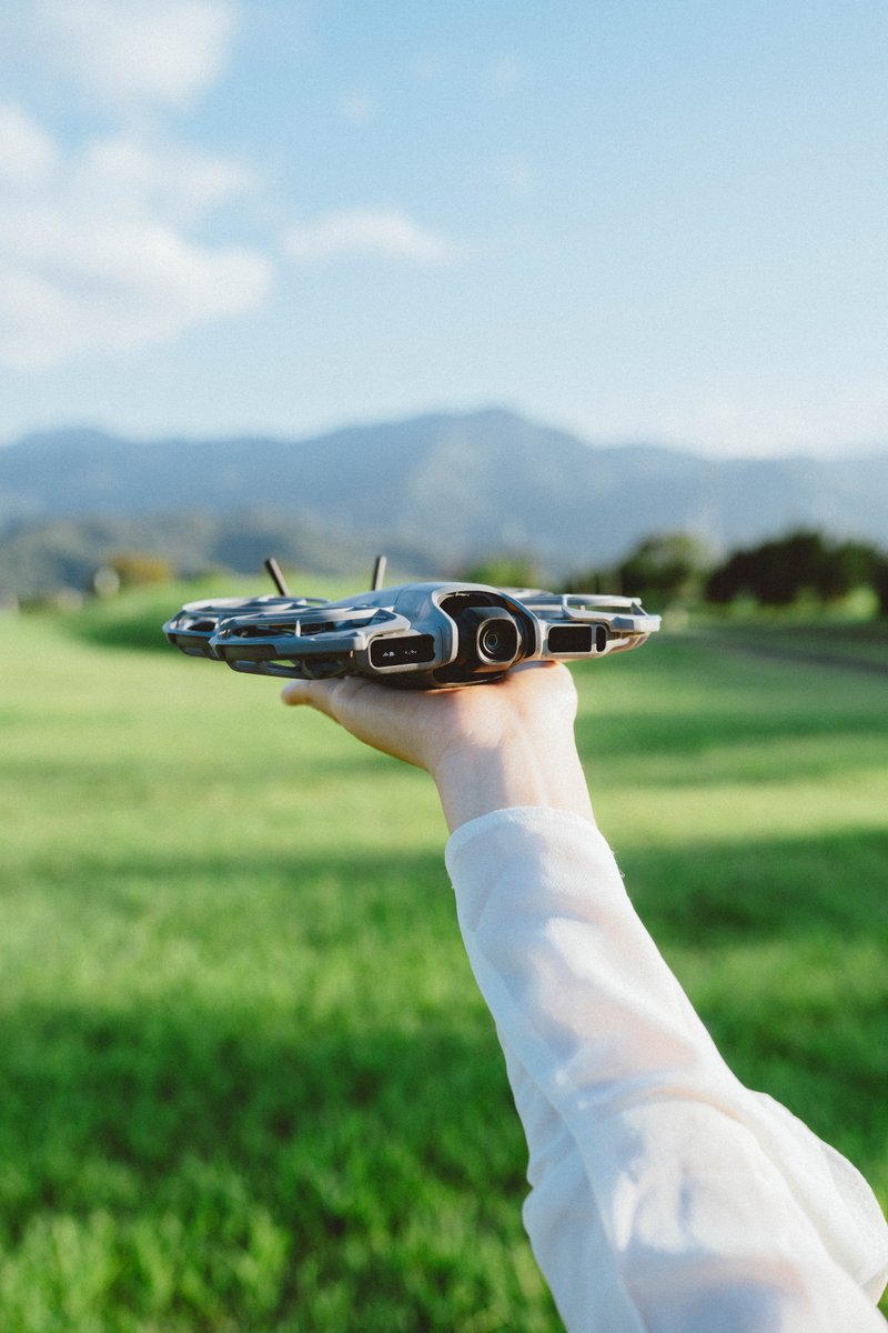 DJIGlobal's tweet image. How often does a tiny drone make you want to fly? ✈️😎

Neo 2 is light, easy to launch, and tracks you with gesture and Active Track. 4K captures every detail, with propeller guards for safe flying.

Small drone, big personality.

🎬: alan__tw