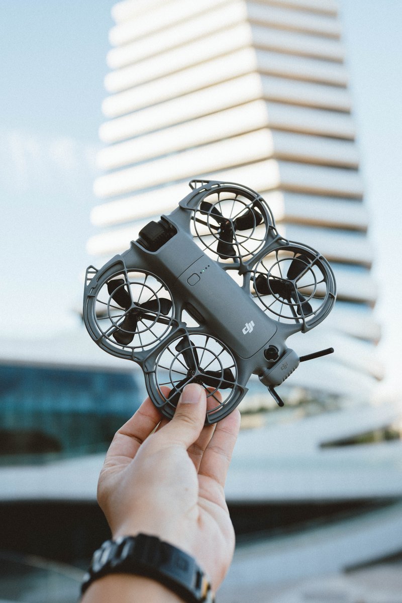 DJIGlobal's tweet image. How often does a tiny drone make you want to fly? ✈️😎

Neo 2 is light, easy to launch, and tracks you with gesture and Active Track. 4K captures every detail, with propeller guards for safe flying.

Small drone, big personality.

🎬: alan__tw