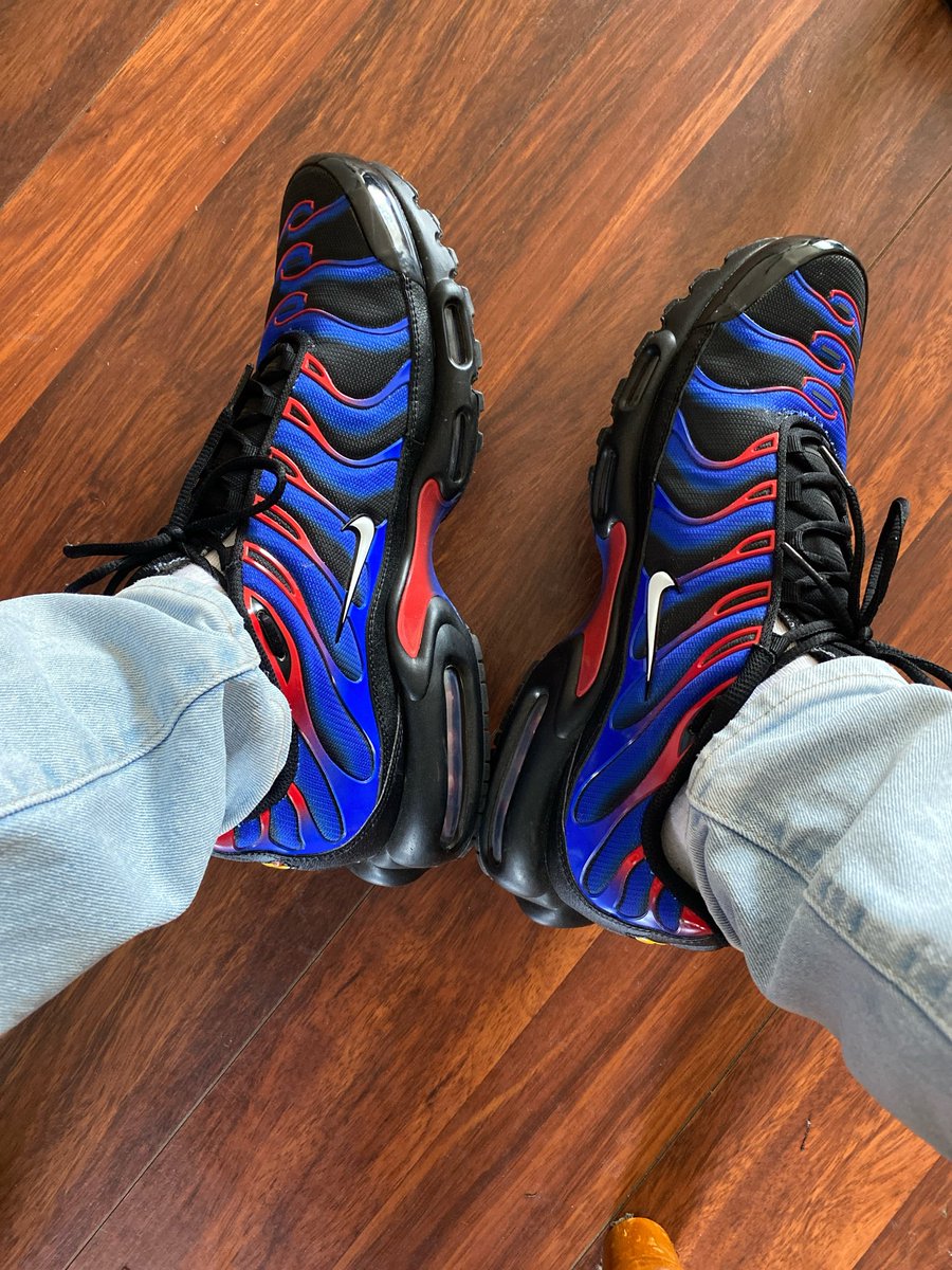 Who wants serve my kicks! 
#snekaerfettish#sneakersex#hung