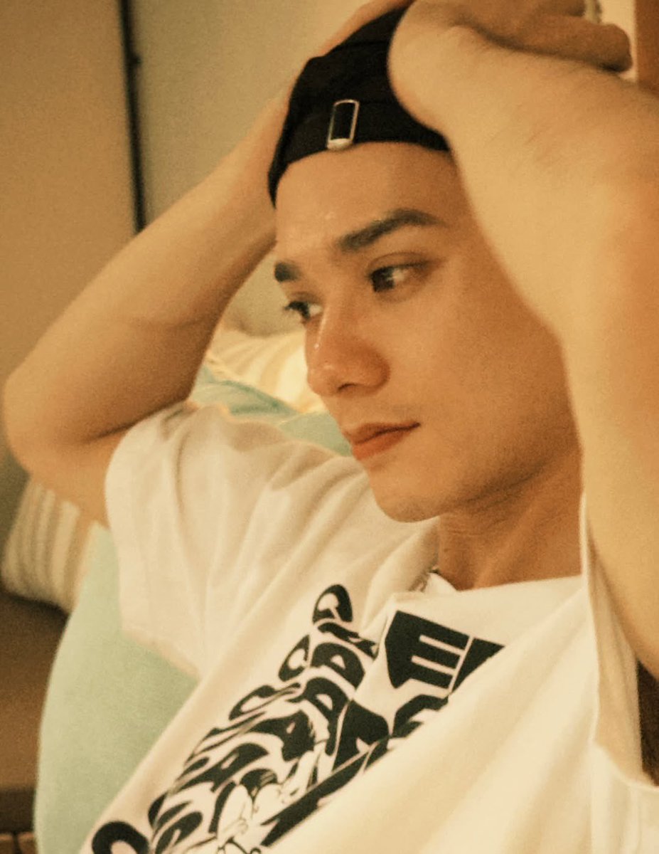 alsavazeea's tweet image. Cowo aja paham nih orang ganteng bangett. Aku pake wallpaper pake nih foto, dibilang &quot;ganteng nyak&quot;.