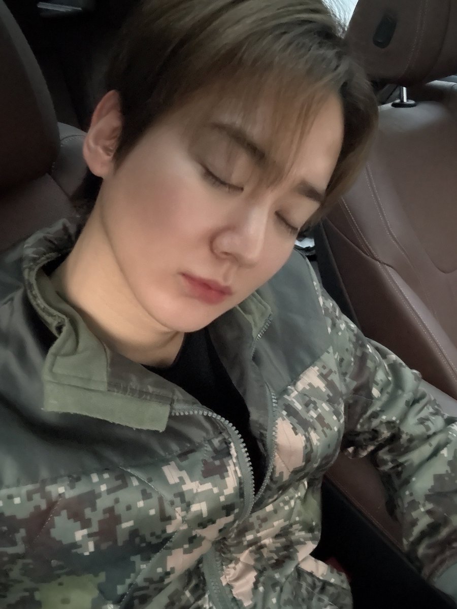 힘내려고 찬희 사진 또 본다
완전 잠자는 숲속의 공주 …
울 찬희는 속눈썹도예쁘고코도예쁘고입도예쁘고뺨도예쁘고귀도예쁘고 다예뽀