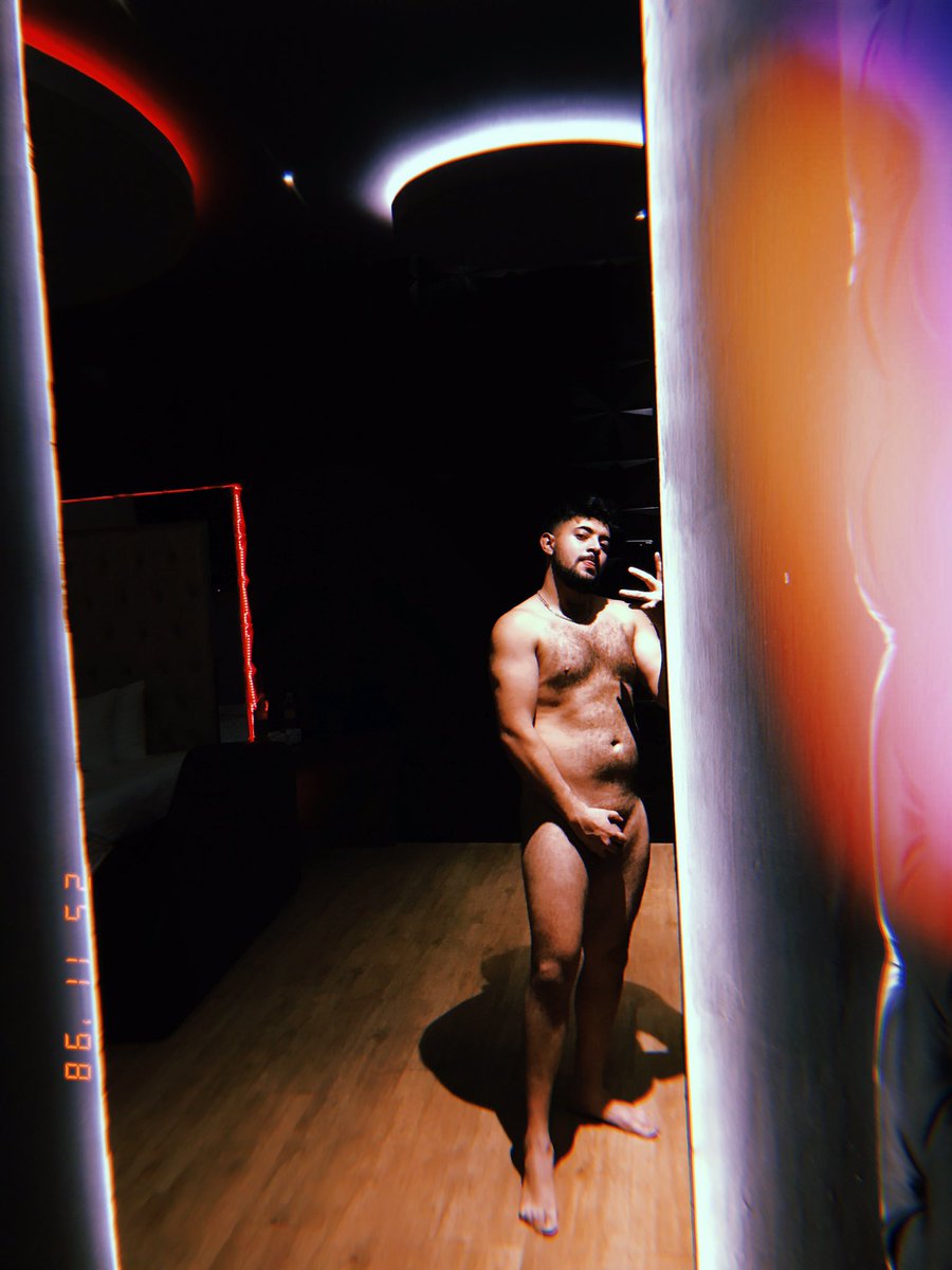 kevoracho's tweet photo. I've never been so happy alone but this is so delicious more in a boutique motel

#naked #LustyNights #busyboy #happy https://t.co/iOoAJEQqSC