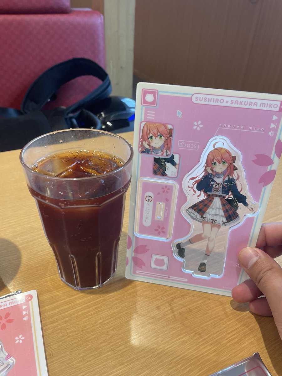 Force_8_'s tweet photo. ドリンクコラボコンプリート！
今回のコラボは全部コンプリートできて良かった！
コラボ皿欲しいけど財産が…
 #スシローさくらみこコラボ https://t.co/iWbflEglsE