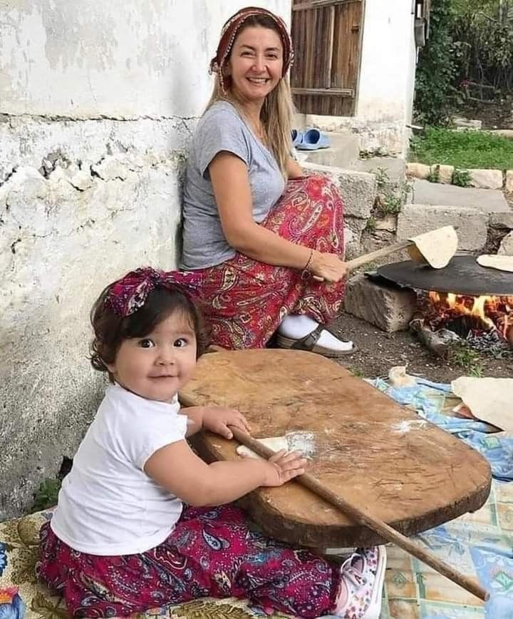 ..

Eskiden mi güzeldik ,
Eskiler mi güzeldi !...

            🍃🌸🩷
#Günaydın 🔆