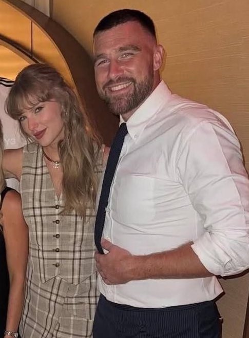 venusopalite13's tweet image. estou amando as fotos deles depois dos jogos continuem ✊🏻