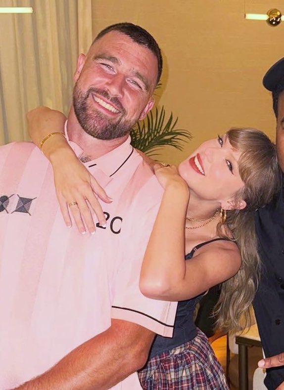 venusopalite13's tweet image. estou amando as fotos deles depois dos jogos continuem ✊🏻