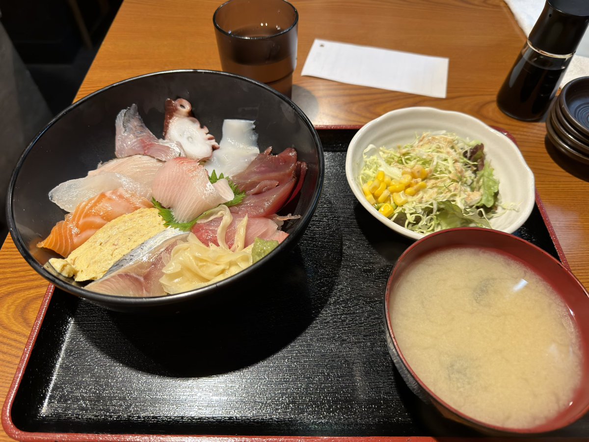 _fuyuhabara's tweet image. 秋葉原漁港 快海のランチ、おすすめです
（写真は海鮮丼）