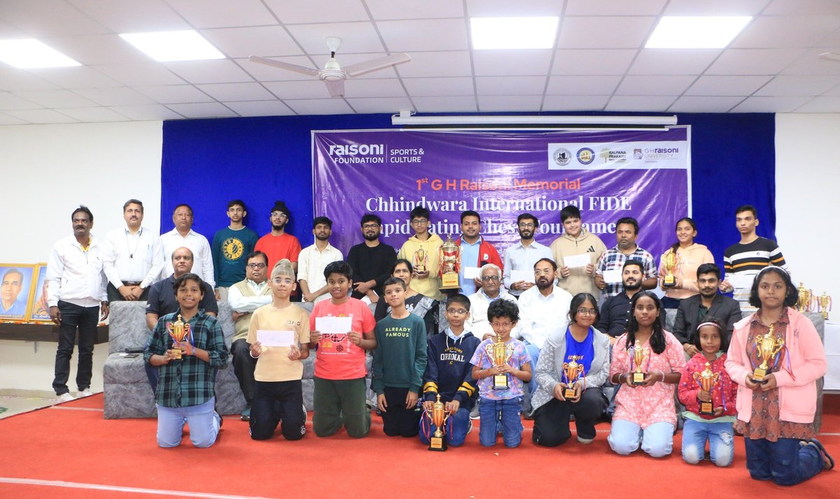 ChessbaseIndia's tweet image. Chaitanya Awadh clear first at 1st G H Raisoni Memorial Chhindwara Rapid Rating Open 2025

Top 3
🥇Chaitanya Awadh 8/9
🥈Ayush Jugele 7.5/9
🥉Sudhir Kumar Sinha 7.5/9

📷Bhushan Shriwas

#Chess #ChessBaseIndia #Chhindwara #MadhyaPradesh #India