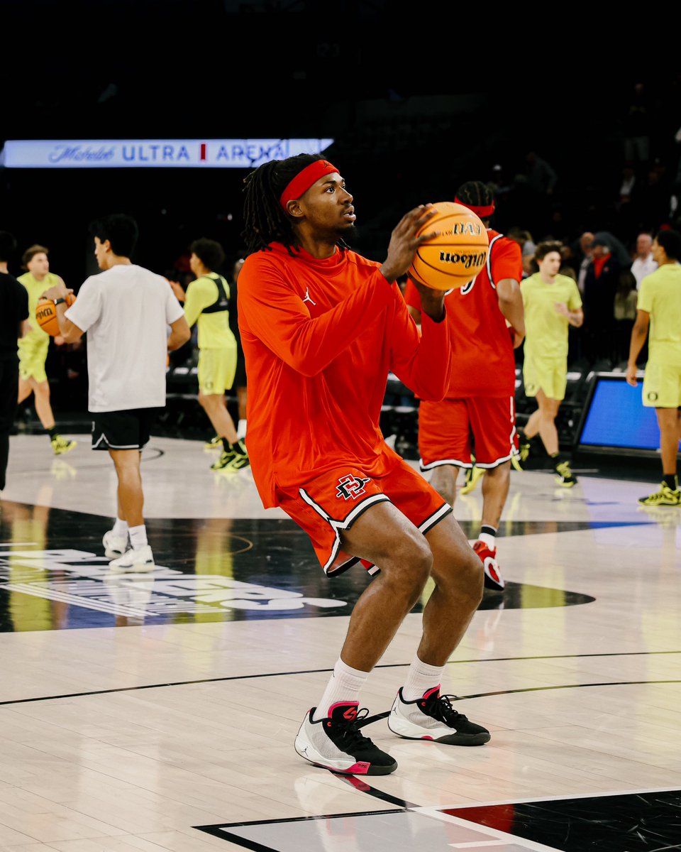 mesa_aztecs's tweet image. all red tonight.

#GoAztecs