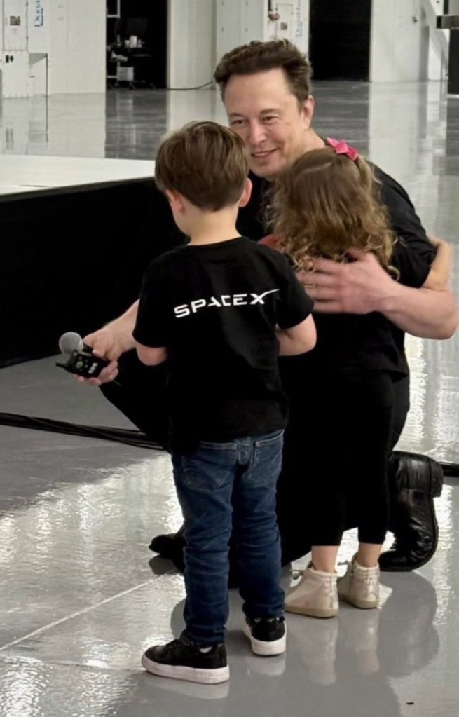 iam_smx's tweet image. “Nothing makes you happier than having kids”

-Elon Musk