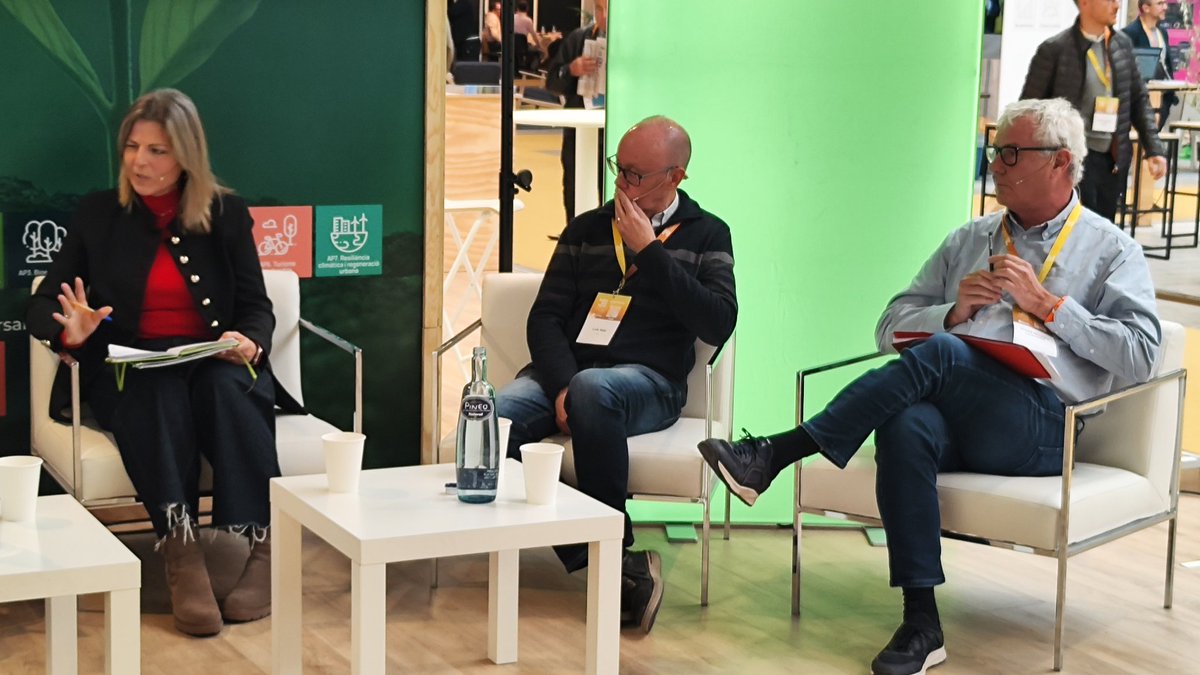 SERLleida's tweet photo. Per seguir el 8è #RàdioLleidaFòrum de @SERLleida a @FiradeLleida1 amb @DiputacioLleida podeu venir presencialment al la Fira Agrobiotech o bé seguir-ho on line en aquest enllaç: https://t.co/lx4WT0llsr https://t.co/IFAMYo3T1Z