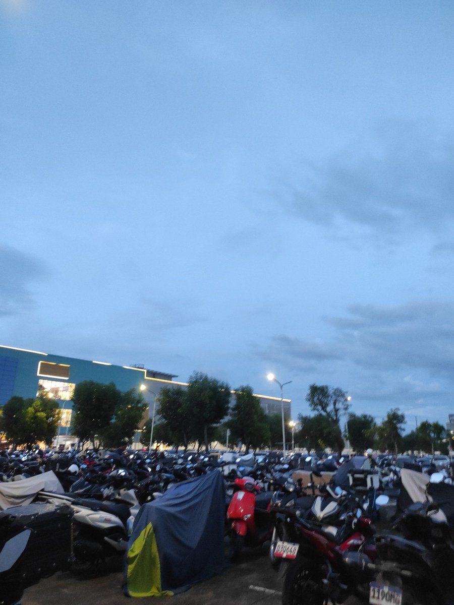 James76022026's tweet photo. ATM Parking Lot san pwede patambay DM #calamba #SMCalamba https://t.co/RLanNOUtGf
