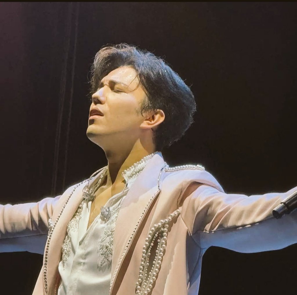 <a href="/albatros1412281/">Albatros14</a> Escucharle es entrar en un espacio donde lo humano y lo divino se encuentran...

DIMASH SOLO CONCERT 
Kazakh Superstar 
#BestVoice