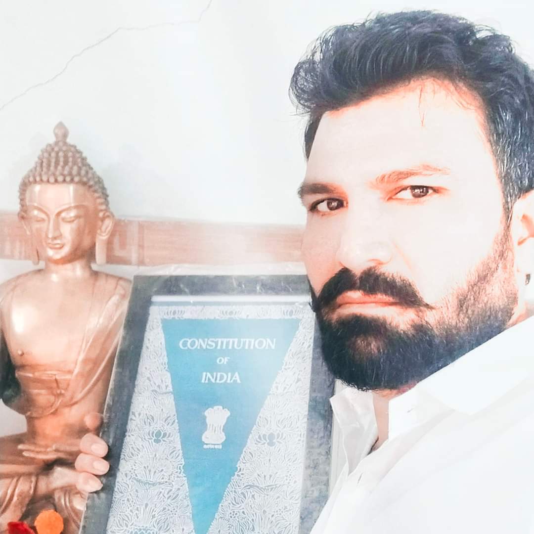 valamd72's tweet image. सभी देशवासियों को संविधान दिवस की हार्दिक बधाई और शुभकामनाएं💐

संविधान है तो आप का हक अधिकार सुरक्षित है।
#संविधान_दिवस