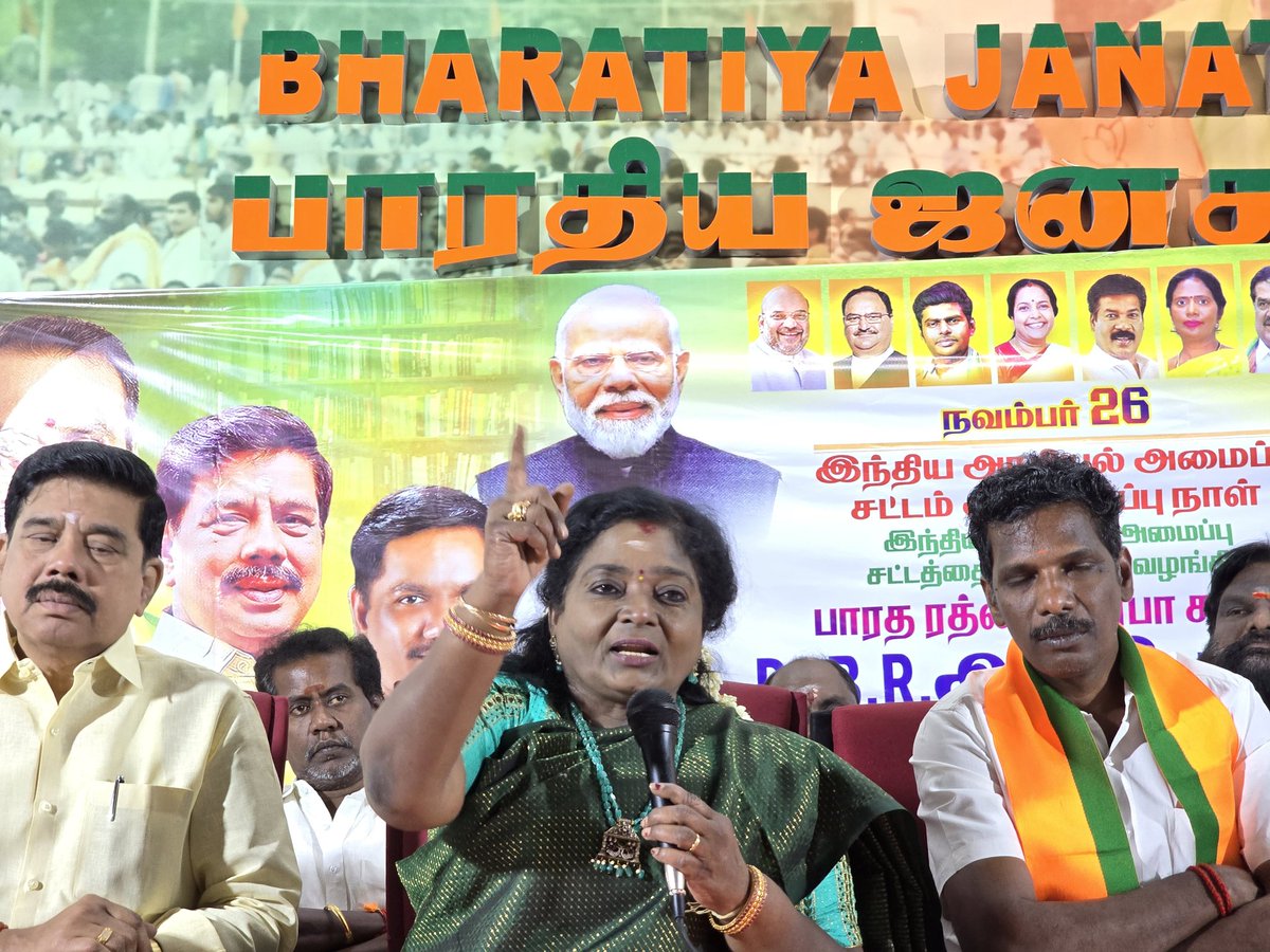 DrTamilisai4BJP's tweet image. இந்திய அரசியலமைப்பு சட்ட அர்ப்பணிப்பு நாள்!
நாட்டிற்கு அரசியலமைப்பு சட்டத்தை வழங்கி, சமூக நீதி மற்றும் சமத்துவத்தின் அடித்தளத்தை அமைத்த பாரத ரத்னா பாபாசாகேப் டாக்டர் B.R. அம்பேத்கார் அவர்களுக்கு இந்நாளில் தலைவணங்குகிறேன்.

சென்னை கமலாலயத்தில்  நடைபெற்ற இந்திய அரசியலமைப்பு சட்ட…