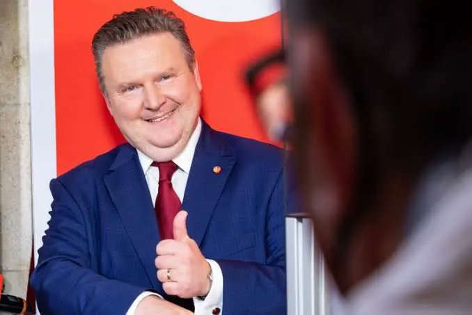 JungereCato's tweet image. Sparkurs❓️ Minister heuerten 396 Mitarbeiter an - das kostet monatlich 3,3 Millionen €‼️#Statement 
-Das &quot;Nichtstun&quot; erfordert eben viel &quot;Energie&quot; und viele &quot;Mitarbeiter&quot;‼️