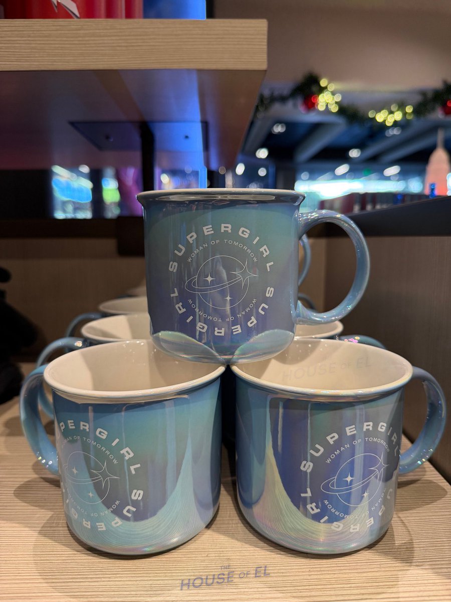 ‘SUPERGIRL’ merch spotted in the wild!

Yeah things are ramping up!

( Via <a href="/SuperHouseOfEl/">The House of El</a> )