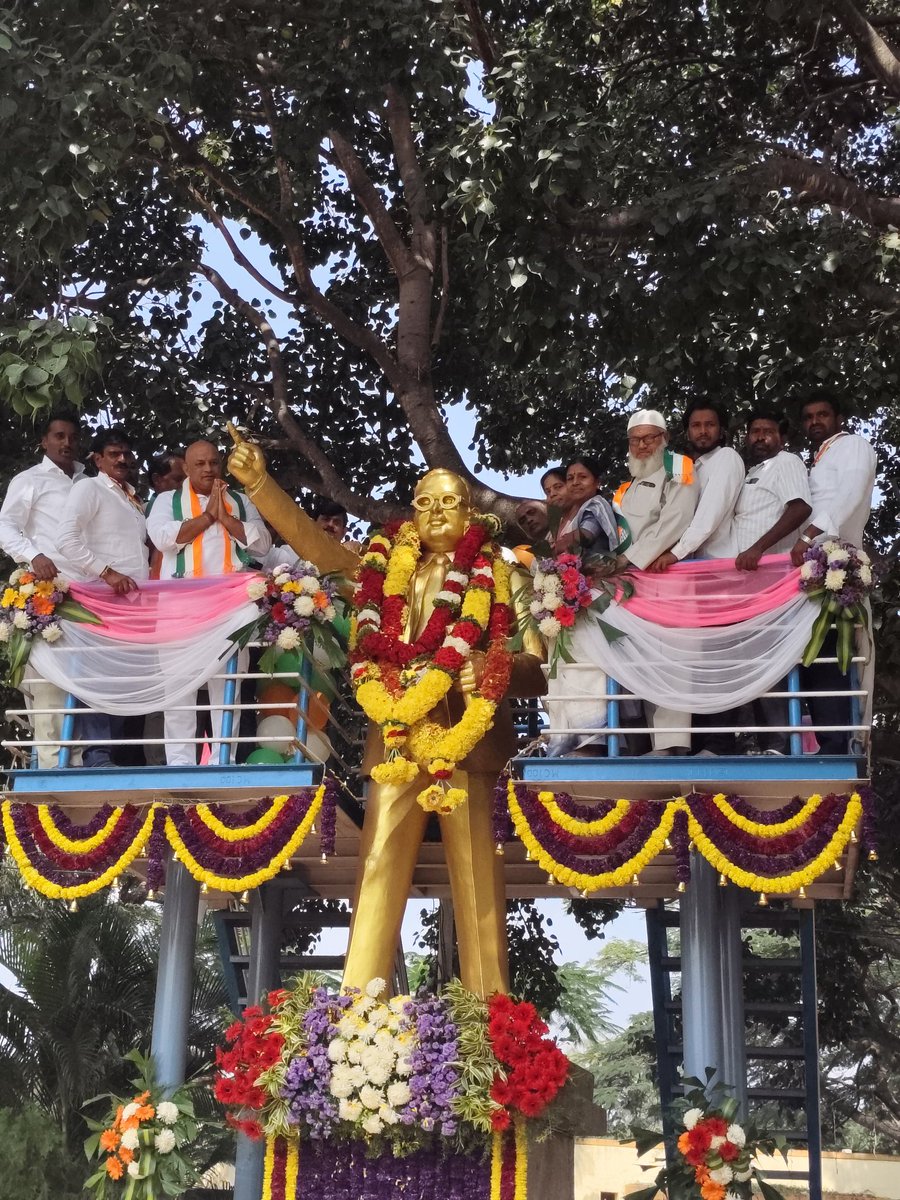 KsgsiaDivision's tweet image. 26.11.2025 ರಂದು ಕೋಲಾರದಲ್ಲಿ ಉಪಾಧ್ಯಕ್ಷ ಶ್ರೀ ಸೂರಜ್ ಎಂ.ಎನ್. ಹೆಗಡೆ ಅವರ ಅಧ್ಯಕ್ಷತೆಯಲ್ಲಿ ಪಂಚ ಗ್ಯಾರಂಟಿ ಯೋಜನೆಗಳ ಪ್ರಗತಿ ಸಭೆ ನಡೆಯಿತು. ಫಲಾನುಭವಿಗಳಿಗೆ ತೊಂದರೆ ಆಗದಂತೆ ಕ್ರಮಕ್ಕೆ ಸೂಚಿಸಲಾಯಿತು. ಸಭೆಯಲ್ಲಿ ಅಧ್ಯಕ್ಷ ಶ್ರೀ ವೈ. ಶಿವಕುಮಾರ್ ಸೇರಿದಂತೆ ವಿಭಾಗದ ಅಧಿಕಾರಿಗಳು ಭಾಗವಹಿಸಿದರು.