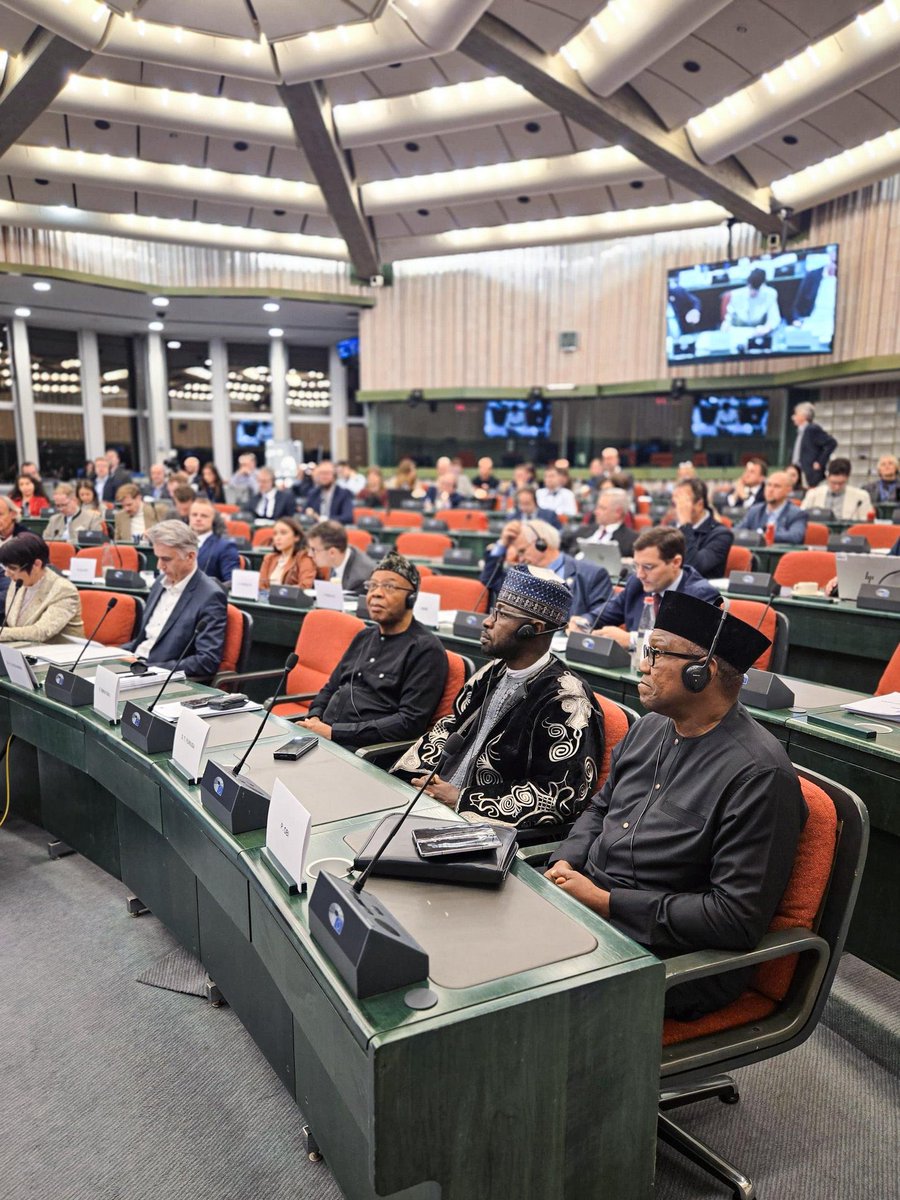 GeneralSnow_'s tweet image. Peter Obi Told Soludo he now plays Champions League he felt it was banter?