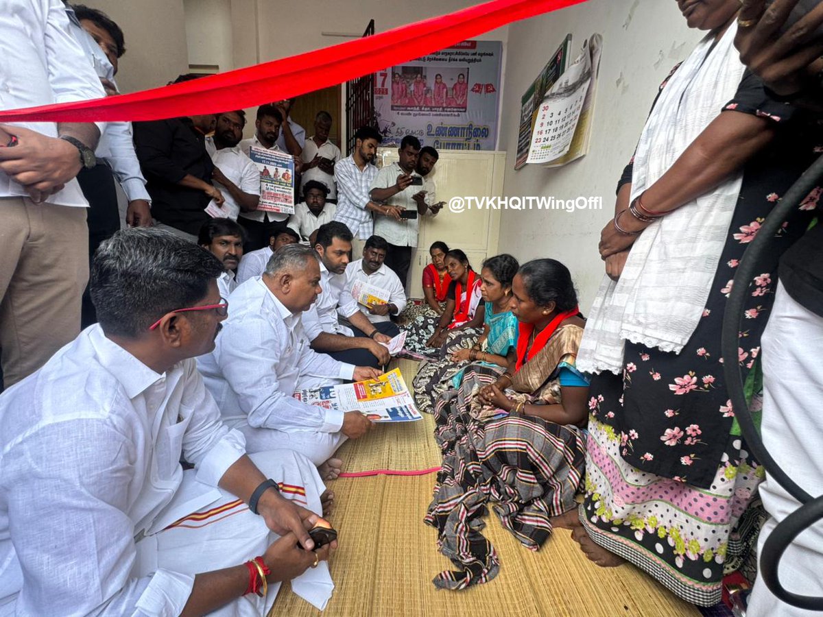 TVKHQITWingOffl's tweet image. என்றைக்கும் நாம் உழைக்கும் மக்களுக்குத் துணையாக நிற்போம் என்று பெருமை பேசினால் மட்டும் போதாது ஸ்டாலின் சார் !

17.11.2025 முதல் தொடங்கிய தூய்மைப்பணியாளர்களின் காலவரையற்ற உண்ணாவிரதப் போராட்டம் இன்றுடன் 10 வது நாளாகத் தொடர்கிறது. தங்களின் விளம்பர மோகத்தால் அவர்களைச் சந்திக்க…