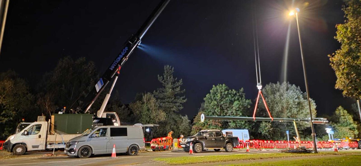 AdvanceCouriers's tweet image. 🌙 Night shift near Woking ✅ Supporting a comms install with specialist kit delivered right on time. No fuss. No delays. Just 𝗿𝗲𝗹𝗶𝗮𝗯𝗹𝗲 𝗹𝗼𝗴𝗶𝘀𝘁𝗶𝗰𝘀 - 𝗱𝗮𝘆 𝗼𝗿 𝗻𝗶𝗴𝗵𝘁 🦺 #AdvanceCouriers #NightShift #Streetworks #CommsDelivery #Woking #SameDayCourier #WeDeliv