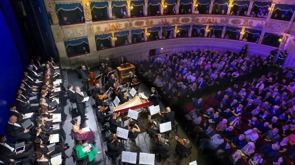 OperaLibera's tweet image. Il Messia è l’ultimo sfolgorante pannello della Trilogia d’autunno.
@ODantone dirige l’#AccademiaBizantina e il Coro della Cattedrale di Siena

operalibera.net/wp/2025/11/16/…

#AlysiaHanshaw #DelphineGalou #ChristianSenn #ŽigaČopi