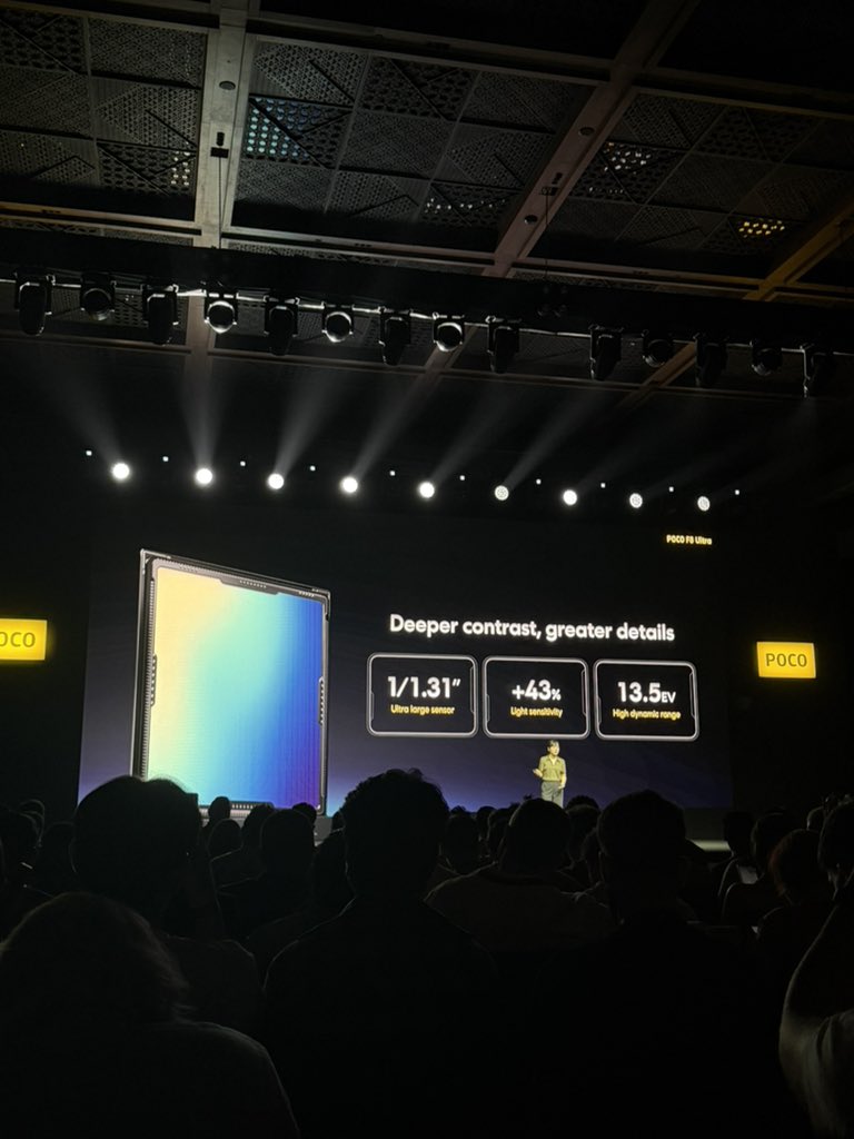 ZONEofTECH's tweet image. Some pretty impressive camera specs on the #POCOF8Ultra. 

Competes against the S25 Ultra and iPhone 17 Pro Max:

#POCOF8Series #UltraPowerAscended