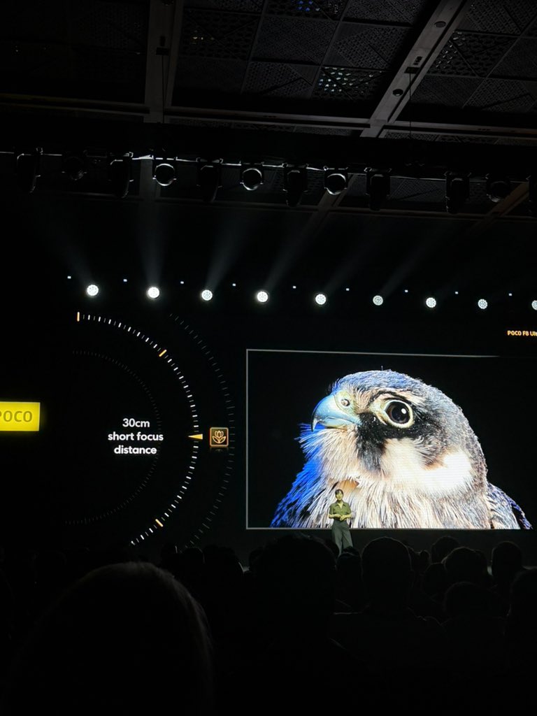 ZONEofTECH's tweet image. Some pretty impressive camera specs on the #POCOF8Ultra. 

Competes against the S25 Ultra and iPhone 17 Pro Max:

#POCOF8Series #UltraPowerAscended