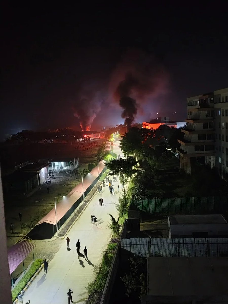 In VIT bhopal, students torched vehicles and attacked chancellors bungalow over jaundice outbreak on campus.

Itna jyada fees dete hai students, kam se kam khana aur paani to saaf do. Boomer management take students complaint for granted.