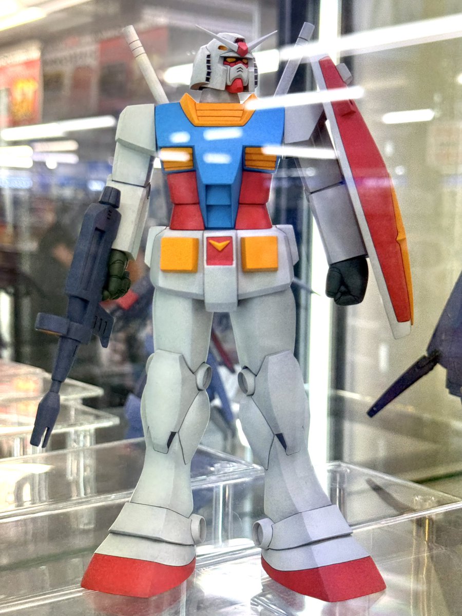 kobax27's tweet image. 設定画の1枚絵にピントを合わせ、左右対称を出そうとしない徹底ぶりは生半可な意思では出来ないよなーと感嘆しました。実物を見ると塗装の繊細さも分かります。オラザク大賞おめでとうございます！