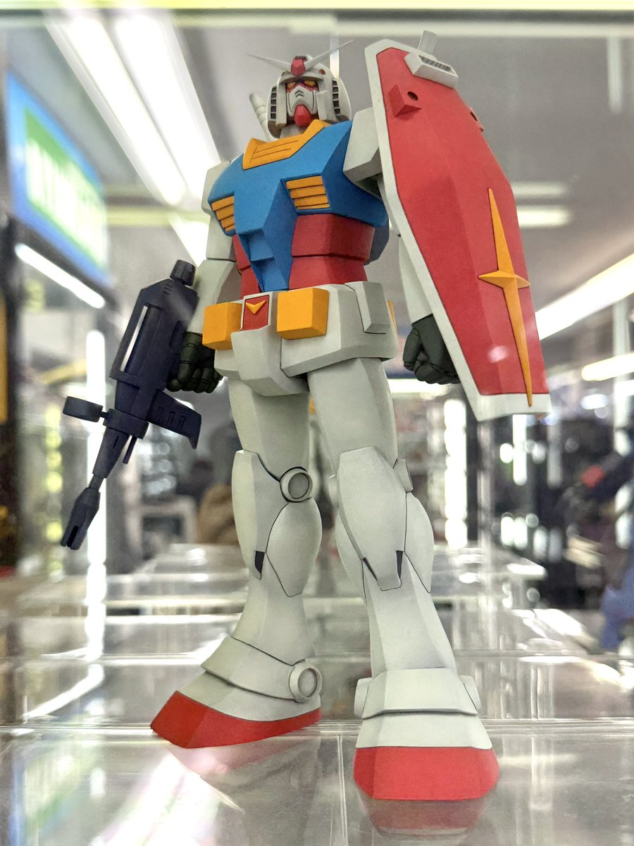 kobax27's tweet image. 設定画の1枚絵にピントを合わせ、左右対称を出そうとしない徹底ぶりは生半可な意思では出来ないよなーと感嘆しました。実物を見ると塗装の繊細さも分かります。オラザク大賞おめでとうございます！