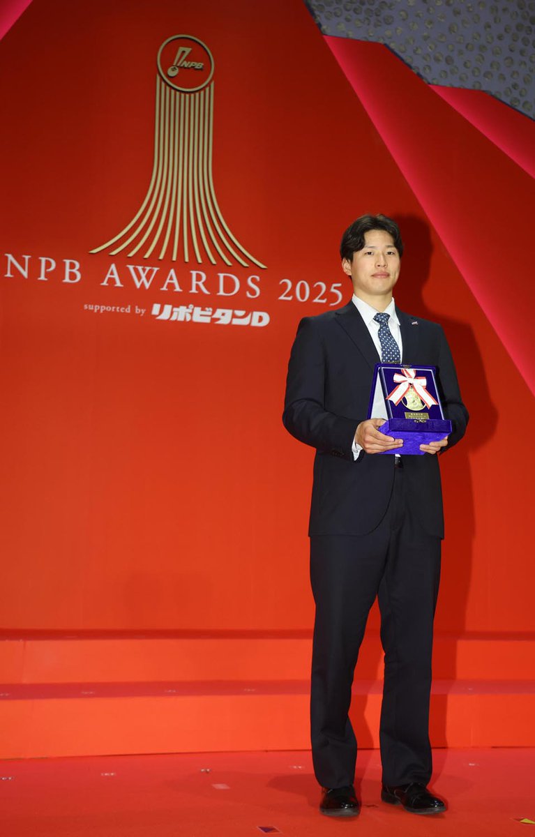 swallowspr's tweet image. 『NPB AWARDS 2025 supported by リポビタンD』において、#下川隼佑 投手がイースタン・リーグ 優秀選手賞を受賞しました！

#swallows