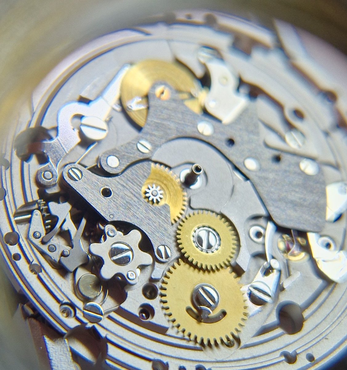 I'd like to meet whoever designed the date/hour system on the Zenith 400. And call them names.

Absolute garbage.