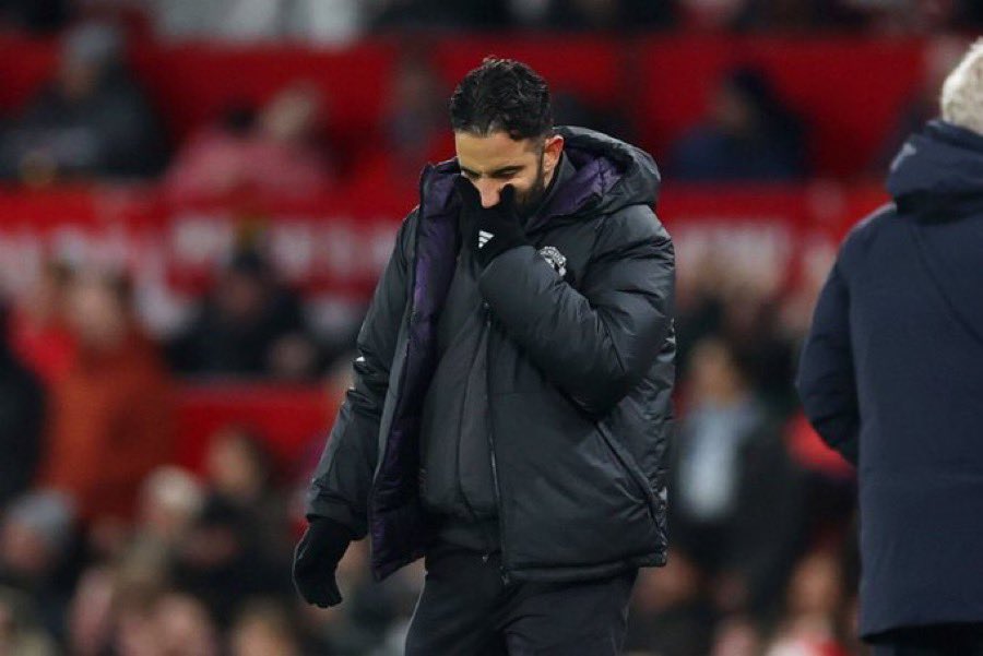 sir__msa3d's tweet image. المدرب عليه علامات 
استفهام كثيرة وكبيرة 
قرارات جدا متاخرة 
مدرب تصاريحه انهزامية 
مدرب يخلق اعذار له
مدرب اسلوبه واحد
مدرب مايغامر ولا يتعلم

انا خلاص وصلت لقناعة كامله 
مدرب انتهى وقته مع الفريق 
مباراة كريستال بالاس 
خايف من الانهار فيها والله 😔
وللحديث بقيه