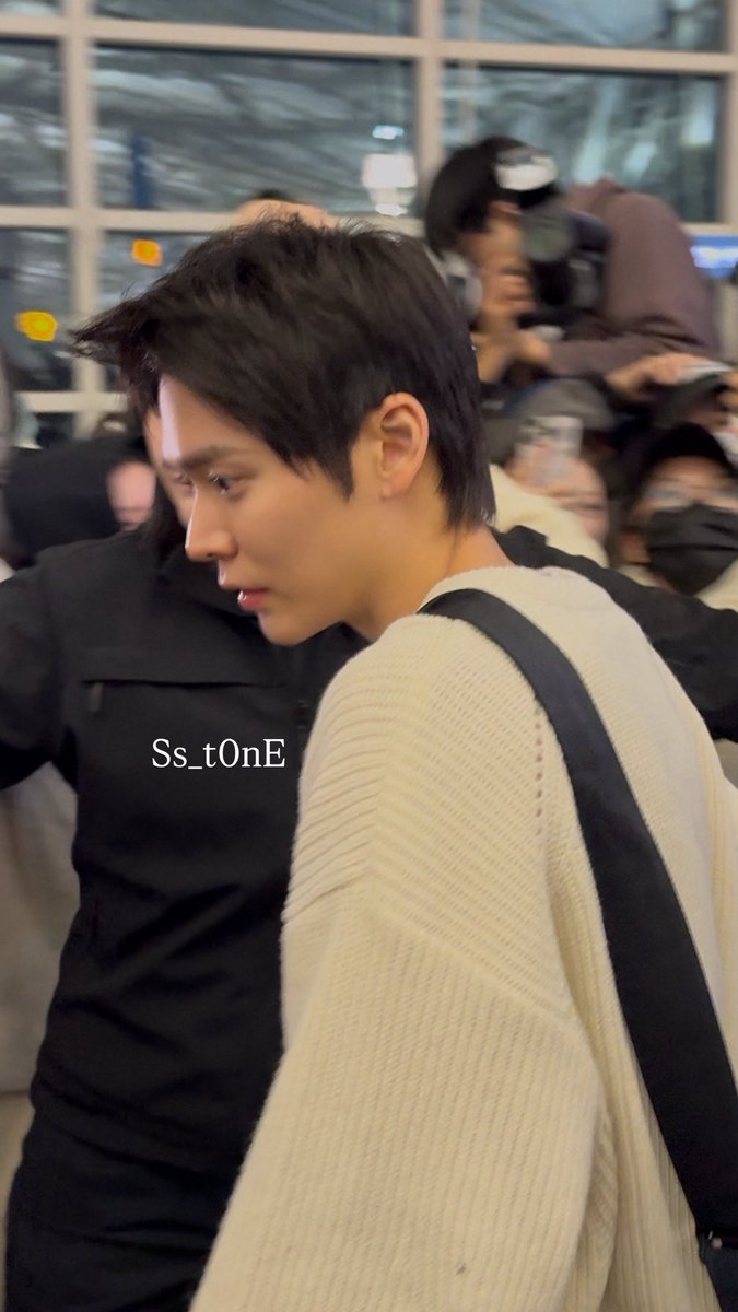 돌동자😽 tweet media