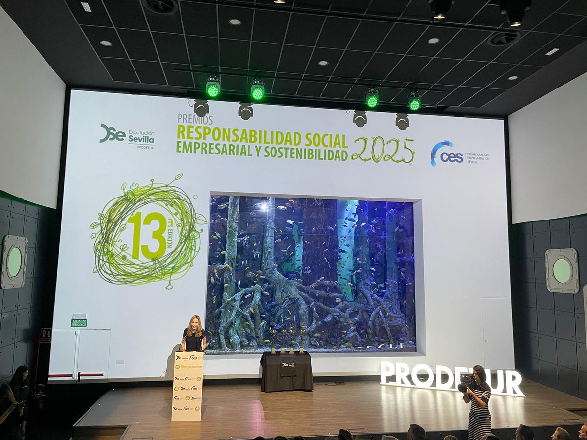 AMECOOP_'s tweet image. AMECOOP en la entrega de los 13ª Premios de responsabilidad social empresarial y sostenibilidad 2025 que otorga la Diputación de Sevilla.
Carmen Perea, nuestra presidenta, representó a las mujeres empresarias de las cooperativas de Andalucía.
#MujeresCoop #coop #representatividad