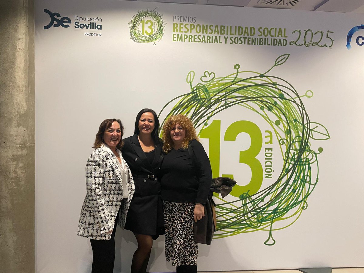 AMECOOP_'s tweet image. AMECOOP en la entrega de los 13ª Premios de responsabilidad social empresarial y sostenibilidad 2025 que otorga la Diputación de Sevilla.
Carmen Perea, nuestra presidenta, representó a las mujeres empresarias de las cooperativas de Andalucía.
#MujeresCoop #coop #representatividad