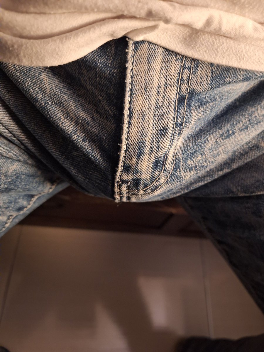 難怪路人的眼神 一直飄在重點上