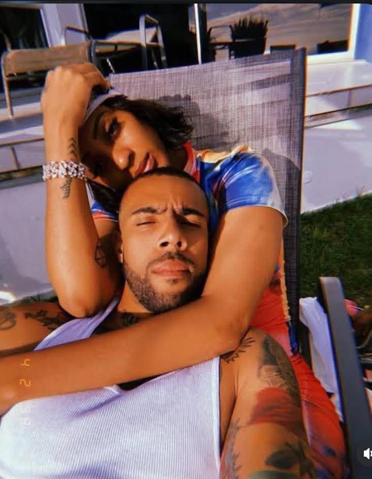 Lord_Marven1's tweet image. Remember when Nadia Nakai thought shes locked in with Vic Mensa &amp;amp; bro just wanted some shandies since he was is South Africa 😭💔