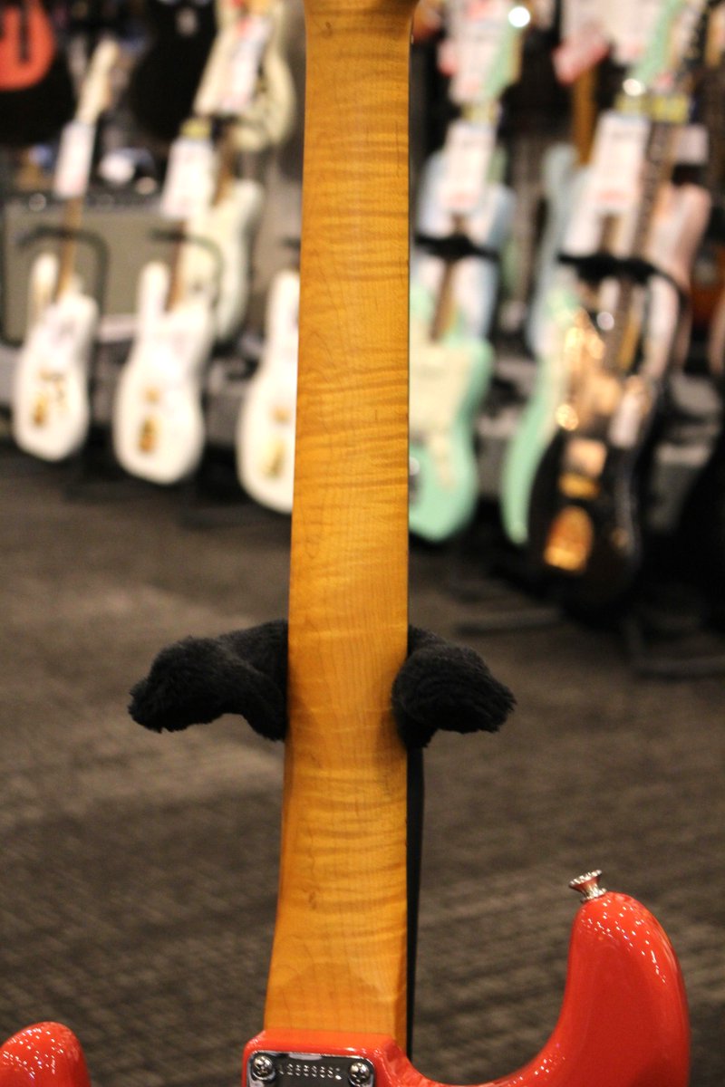 tenjin_kurosawa's tweet image. 【Limited Edition】
Fender American Vintage IIより限定モデル登場！
Fiesta Redカラーに3A相当のフレイムメイプルネックを採用した1961 Stratocasterです！

サテンフィニッシュのネック裏、カスタムショップ製PUで演奏性もサウンドも抜群！

是非お買い求めください！

#fender #エレキギター