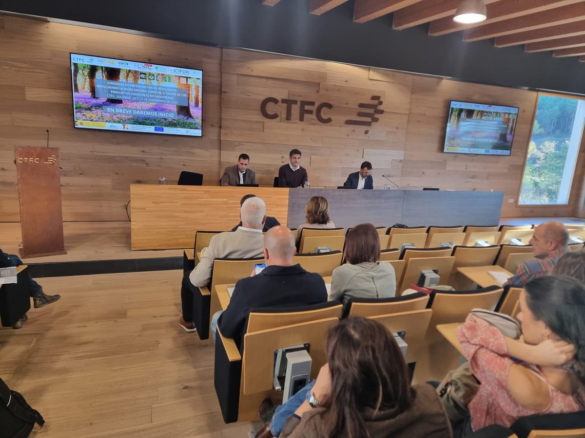 Imforest_PFNM's tweet photo. Comenzamos la jornada de resultados de #IMFOREST y otros 8 proyectos de @FBiodiversidad  con la bienvenida y presentación institucional en la que Antoni Trasobares, director del @ctforestal ha insistido en la necesidad de la gestión activa del territorio. https://t.co/RxACiTogv5