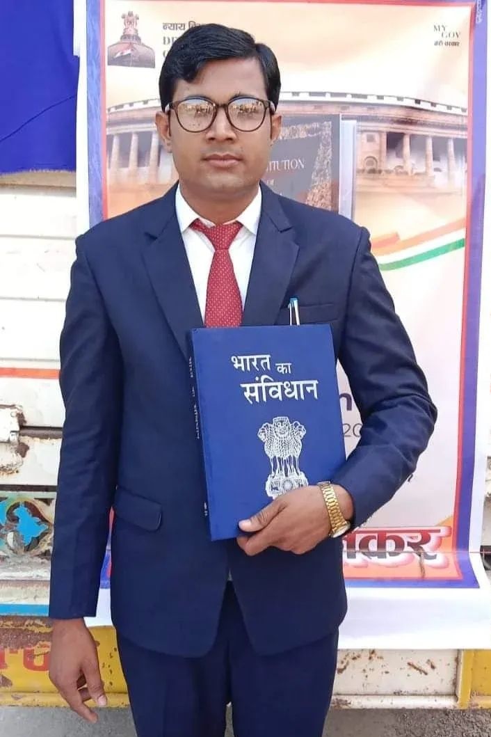 SubhashChaYadav's tweet image. 76वें भारतीय संविधान स्थापना दिवस के शुभ अवसर पर सभी मूलनिवासी बहुजनों को हार्दिक बधाईयां।