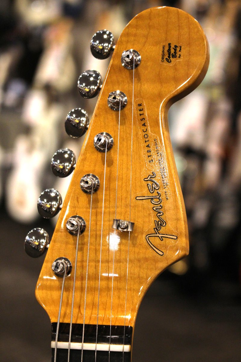 tenjin_kurosawa's tweet image. 【Limited Edition】
Fender American Vintage IIより限定モデル登場！
Fiesta Redカラーに3A相当のフレイムメイプルネックを採用した1961 Stratocasterです！

サテンフィニッシュのネック裏、カスタムショップ製PUで演奏性もサウンドも抜群！

是非お買い求めください！

#fender #エレキギター