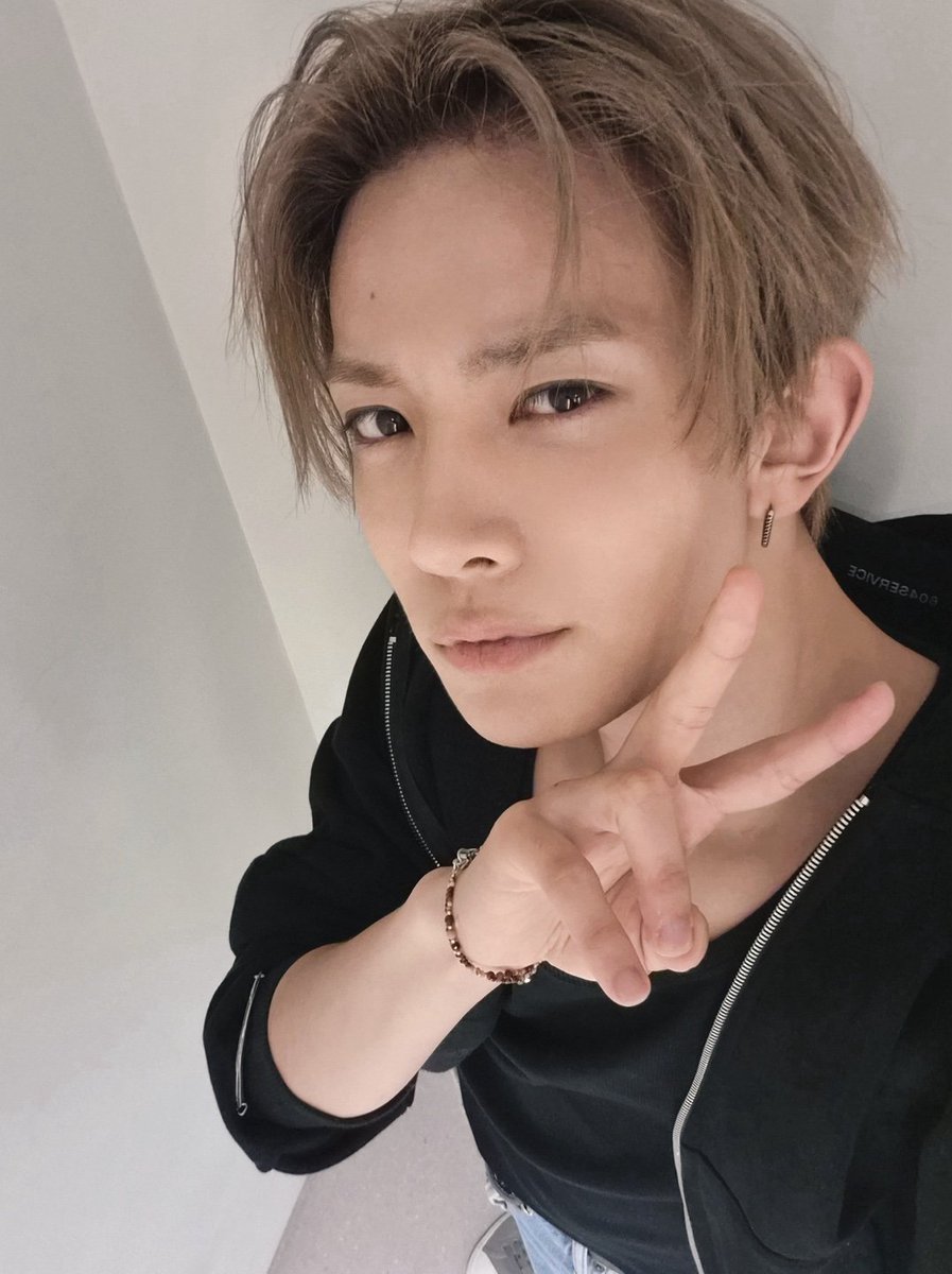 enhypenweverse's tweet image. [ #희승’s Post ] 251126

#HEESEUNG: When was this 🤔 

@ENHYPEN_members @ENHYPEN #ENHYPEN #엔하이픈