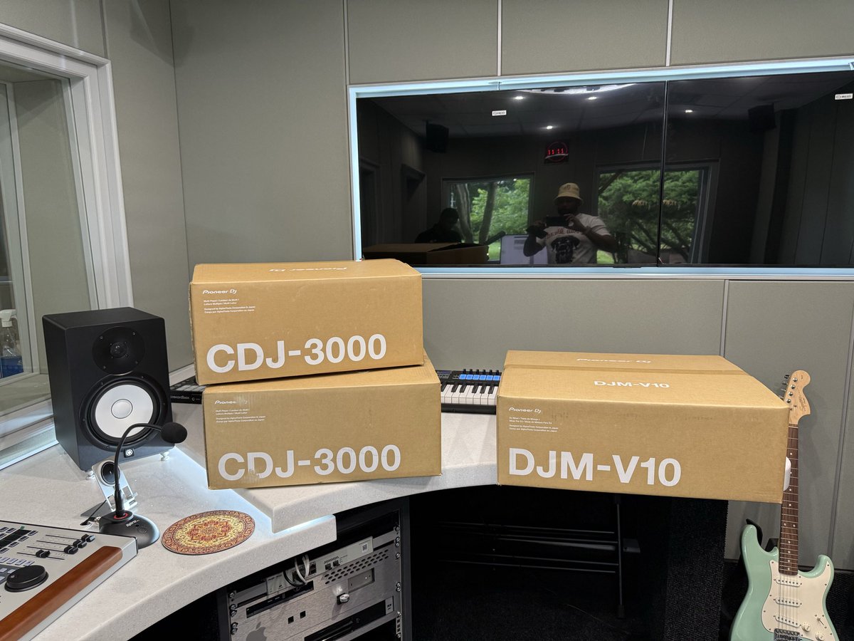 SizweDhlomo's tweet image. They’re home!