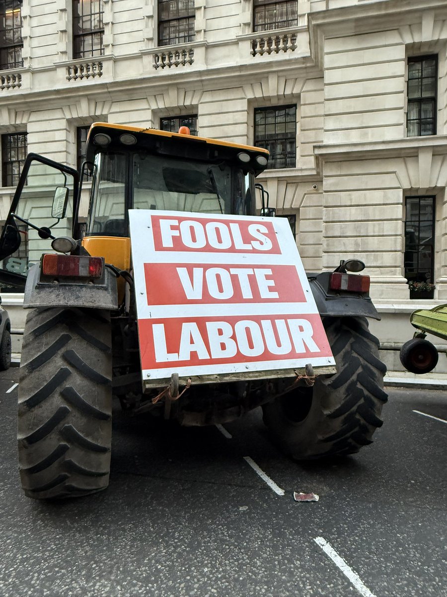 _RobbieMoore's tweet image. The police may have blocked Whitehall - but our farmers voices will be heard. 

Backing our farmers every step of the way.
